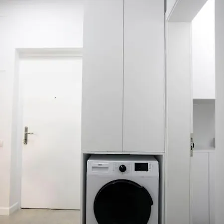 Center * Τίρανα
